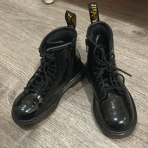 GIRLS' TODDLER DR. MARTENS 1460
SOFTY T LEATHER BOOTS Item # 459717 - Picture 5 of 6